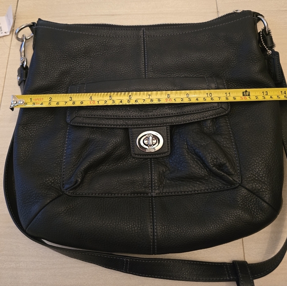 Coach NWT Authentic Black Leather Shoulder Bag, Turnlock Pocket - Picture 11 of 12